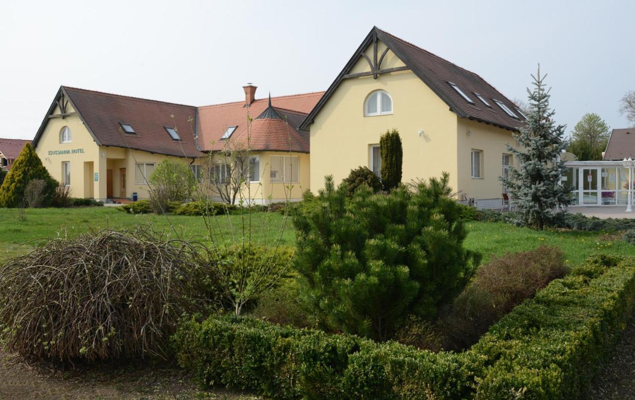 Festetich Kastelyszallo Es Zsuzsanna Hotel Szeleste ภายนอก รูปภาพ