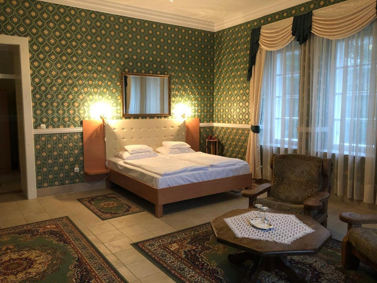 Festetich Kastelyszallo Es Zsuzsanna Hotel Szeleste ภายนอก รูปภาพ
