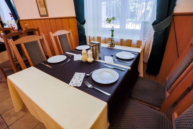 Festetich Kastelyszallo Es Zsuzsanna Hotel Szeleste ภายนอก รูปภาพ