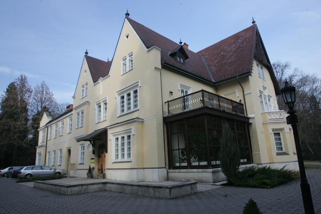 Festetich Kastelyszallo Es Zsuzsanna Hotel Szeleste ภายนอก รูปภาพ